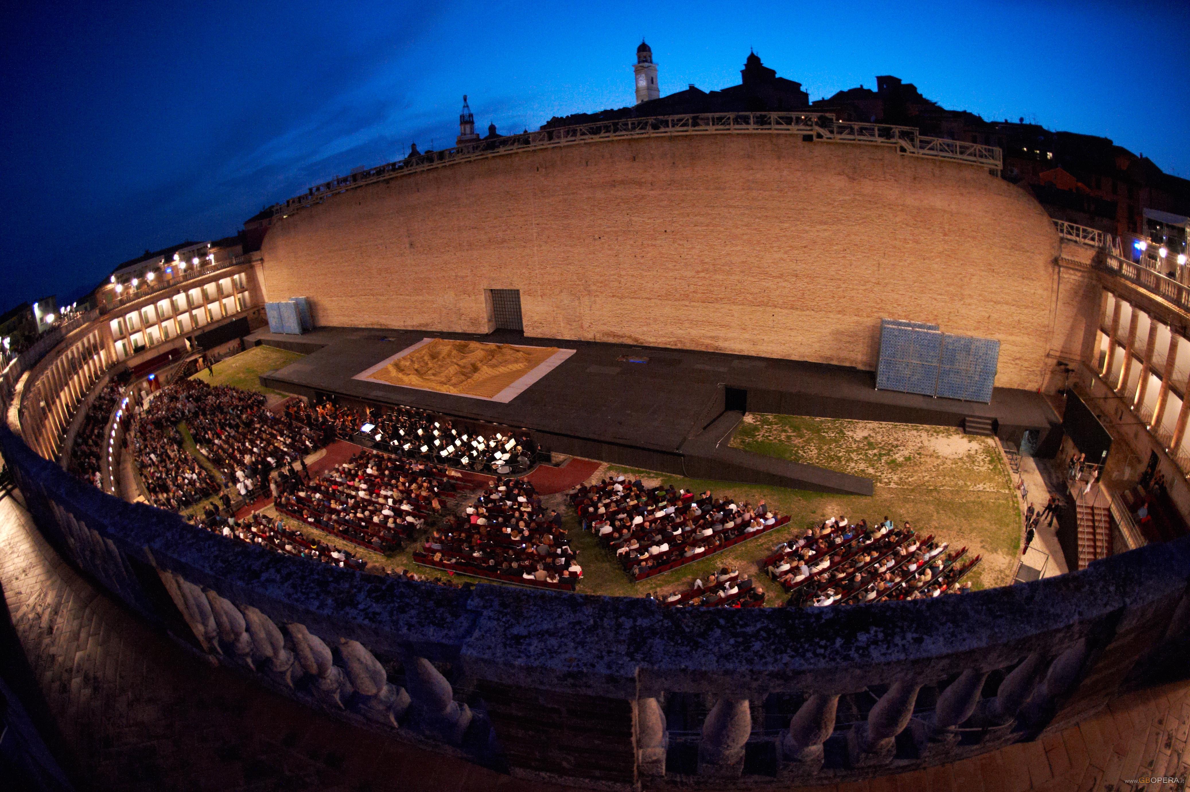 Lo Sferisterio cerca professionisti per la mostra del Cinquantenario