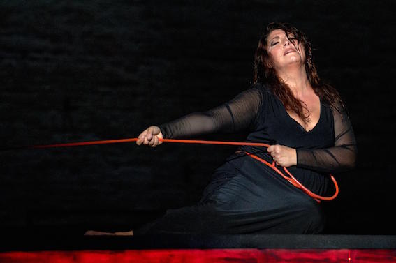 Il trovatore con le audio descrizioni e il percorso tattile