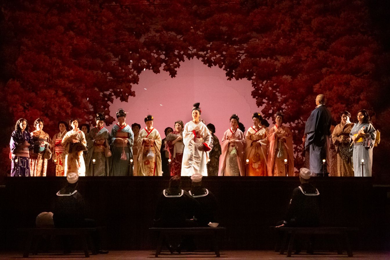 Due produzioni di <em>Madama Butterfly</em> del Macerata Opera Festival segnano l’omaggio pucciniano del Teatro Massimo di Palermo e del Teatro Petruzzelli di Bari